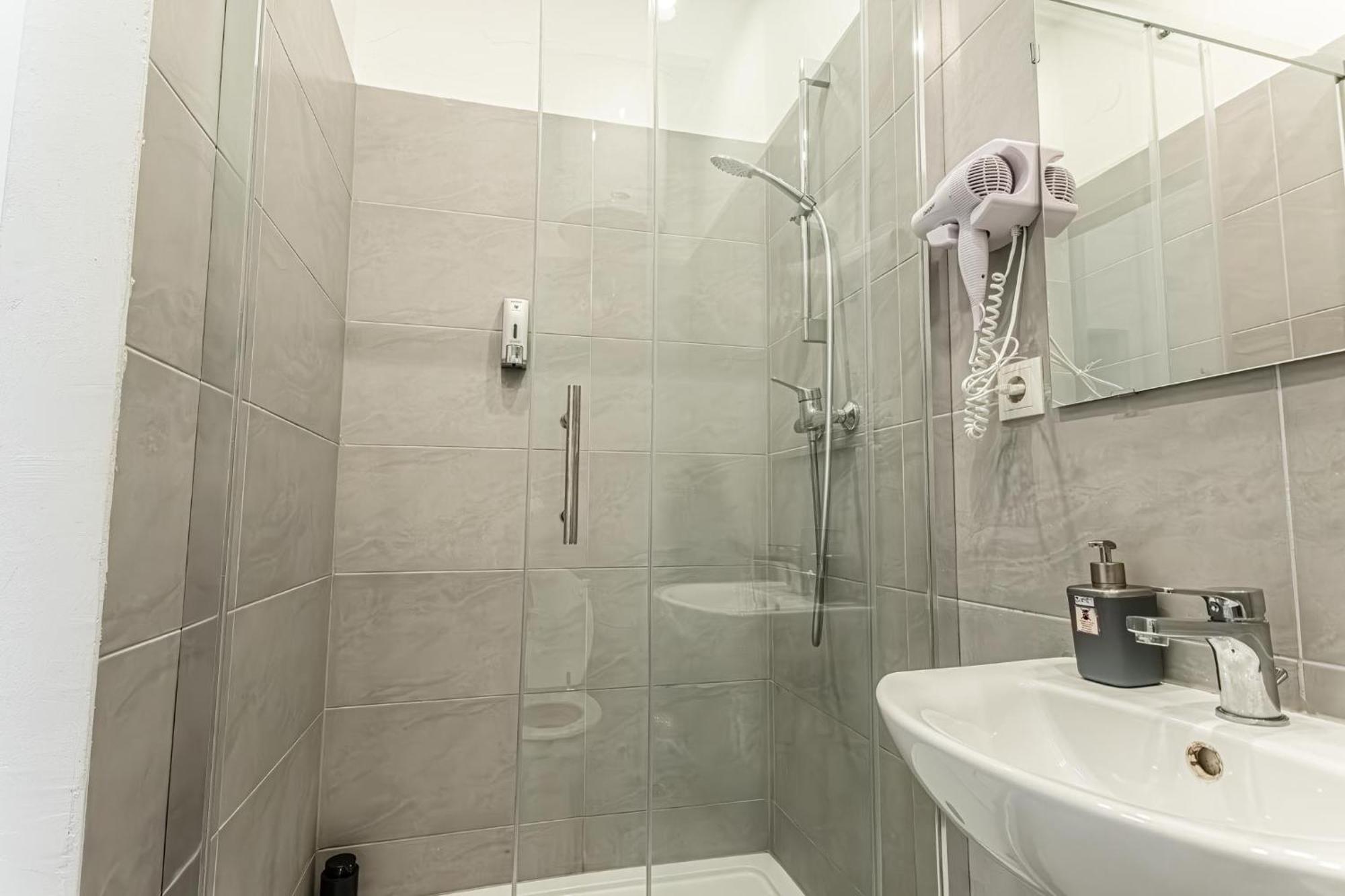 Lovely 1Br Apt. Near Akh Hospital Wien Exteriör bild