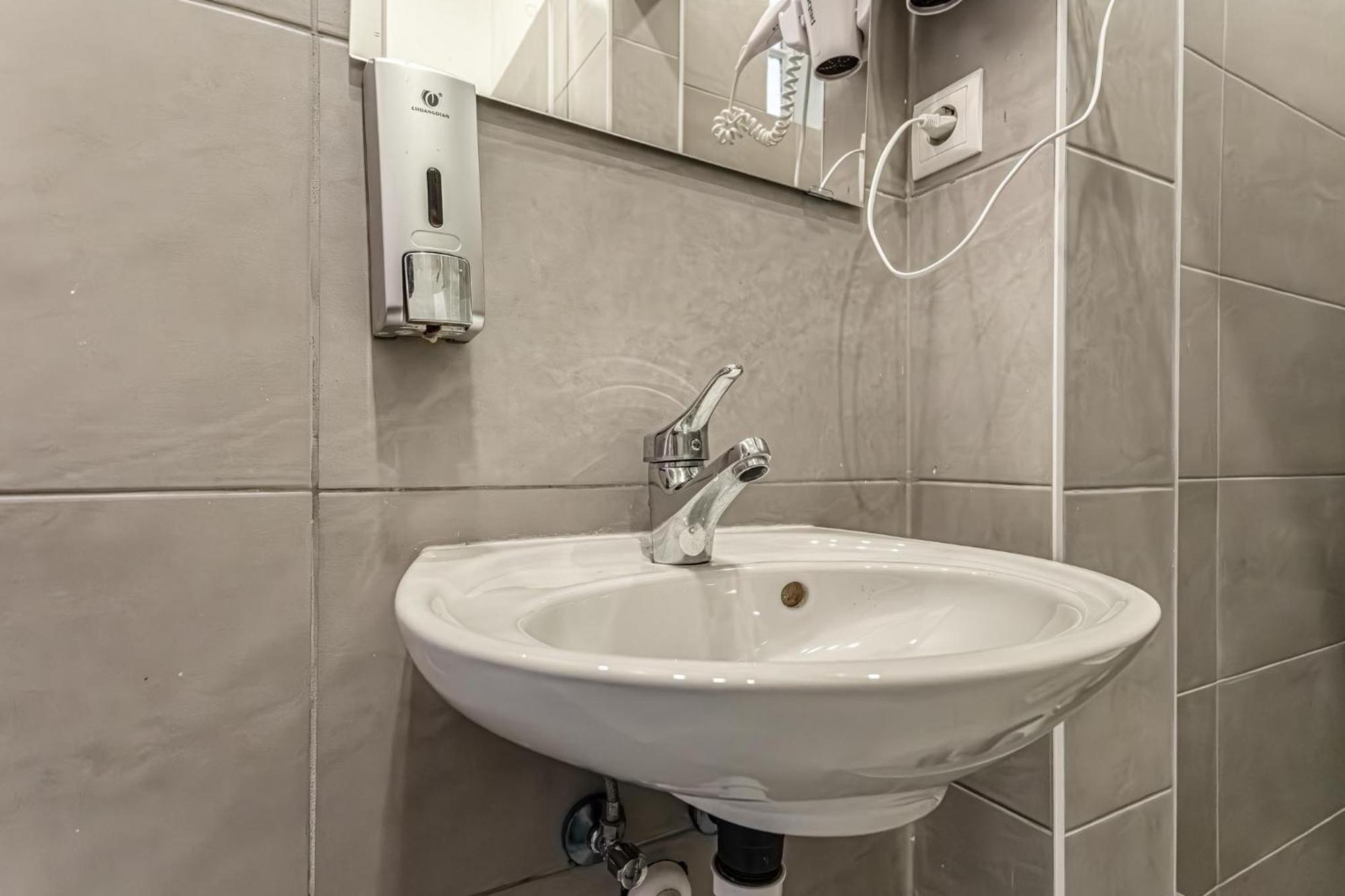 Lovely 1Br Apt. Near Akh Hospital Wien Exteriör bild